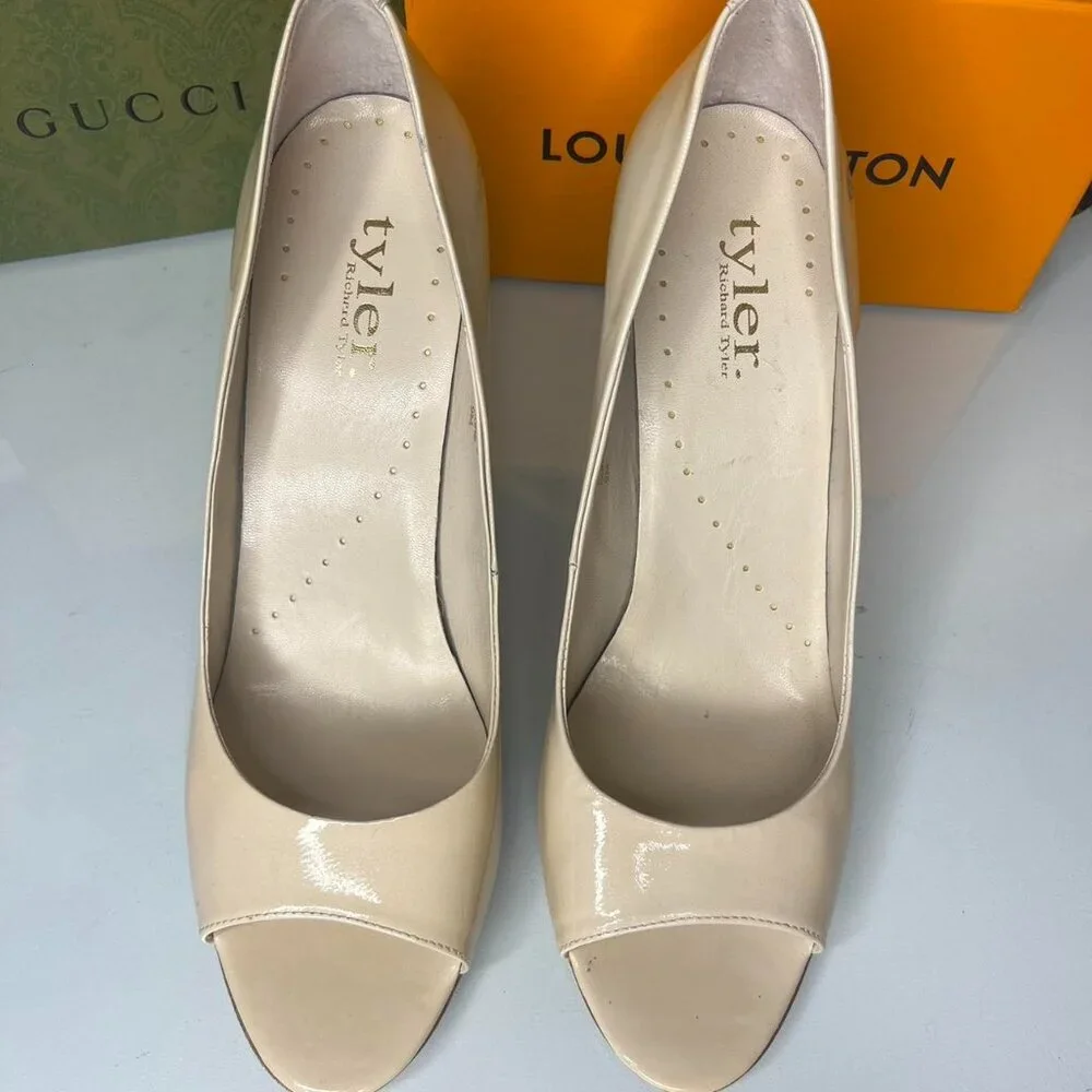 Classic Richard Tyler Nude Patent Leather Peep-Toe Heels | Size 9 - Picture 1 of 6